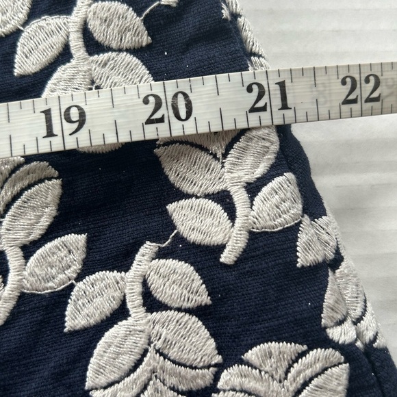 Boden Floral  Embroidered Lined A-Line Skirt w/ Pockets Sz 10R - Picture 9 of 10